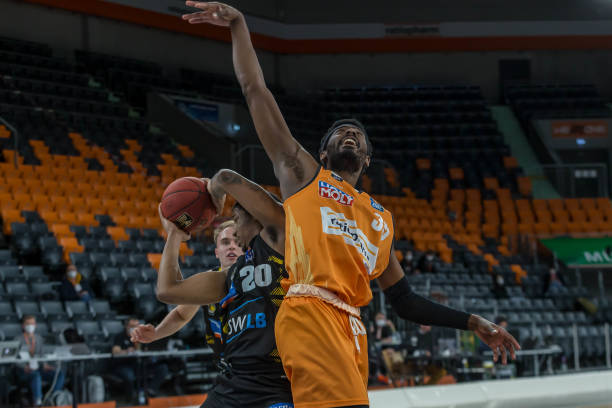 稳健和奉献 稳健和奉献